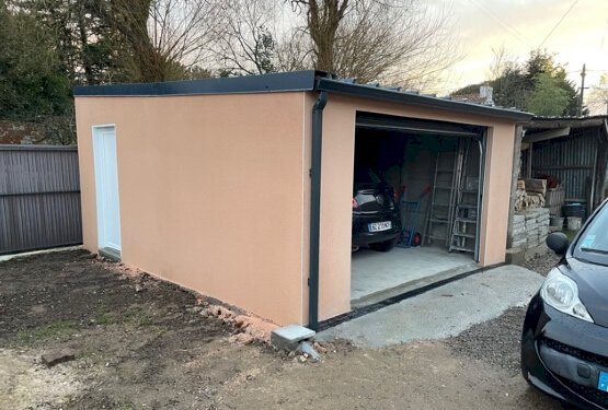 Garage en béton enduit